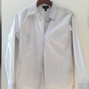 Button down dress collar shirt.